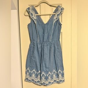 Adorable Nac Naf embroidered dress